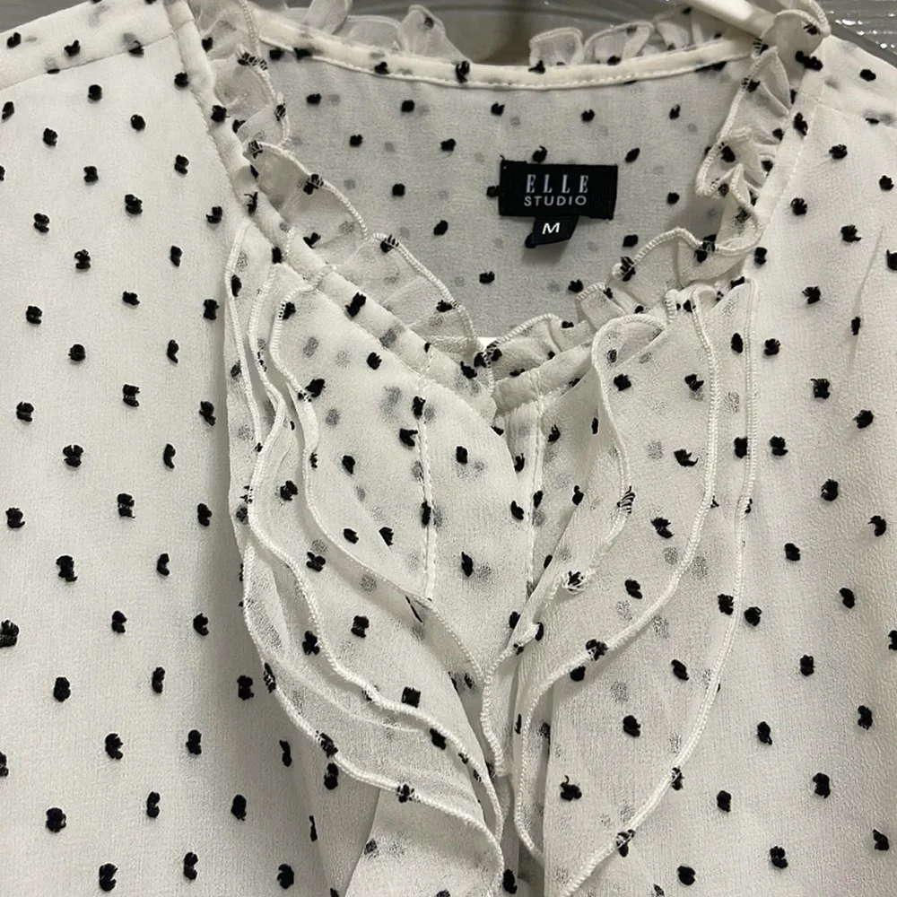White and black dotted shirt - Picture 4 of 8